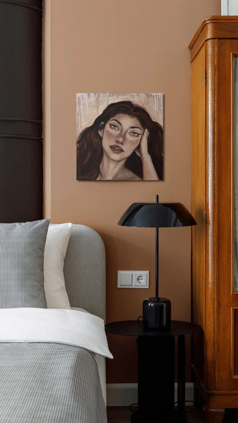Visualisation in a bedroom: the painting above a bedside lamp